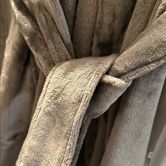UGG Plush Grey Plush Soft Bathrobe - Picture 6 of 10